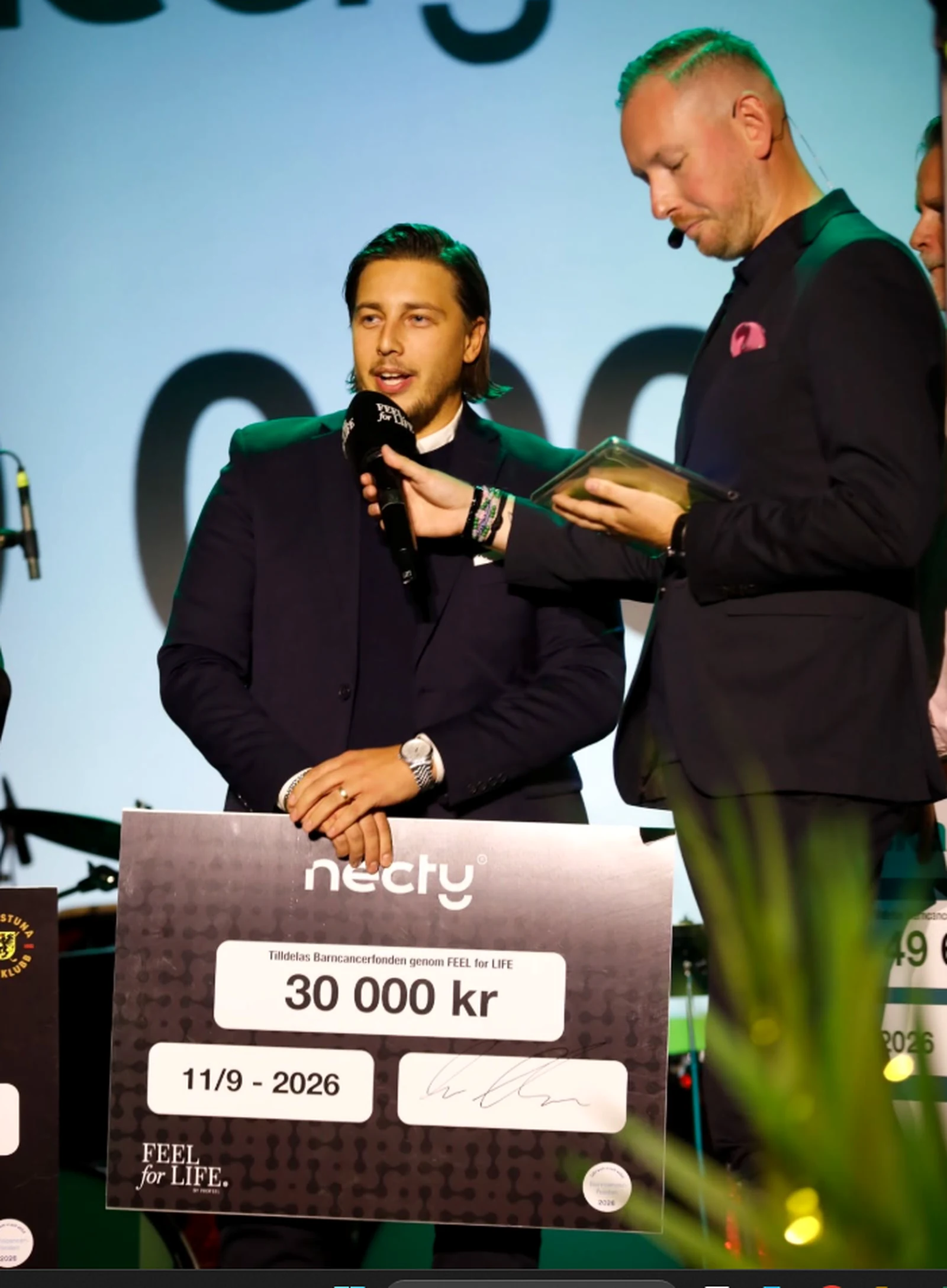 Victor intervjuas med Nectys bidrag till Barncancerfonden